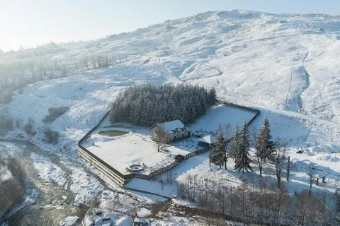 Vedere aeriană de iarnă a vilei